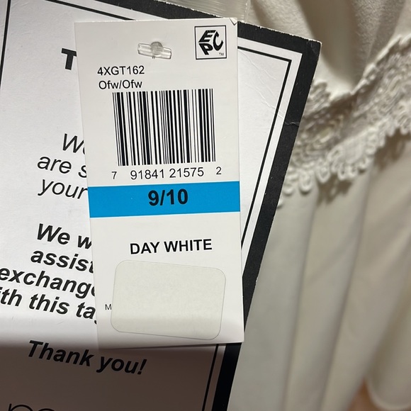 B. Darlin white juniors dress. - Picture 6 of 8